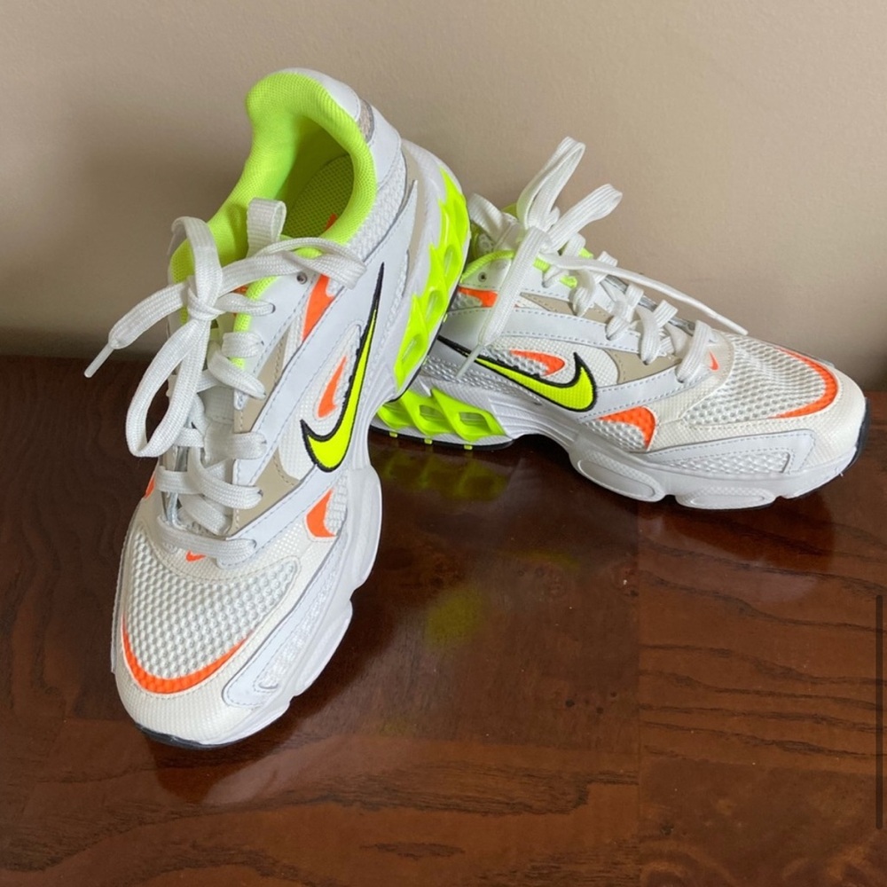Nike Zoom Air Fire Summit White Volt Leather & Mesh Sneaker Womens Size 7